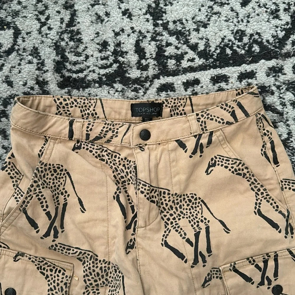 Topshop EUC Giraffe African Women Cargo Snorts - Picture 4 of 16
